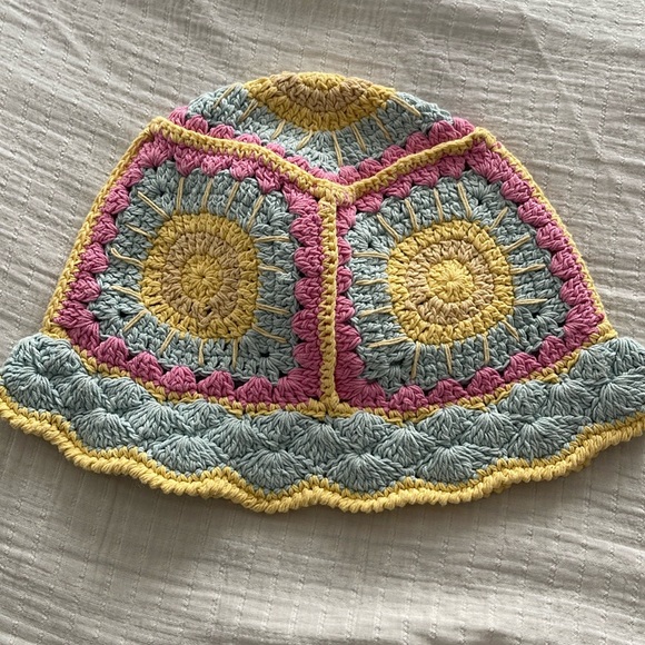 KNITTED HAT - Picture 2 of 5